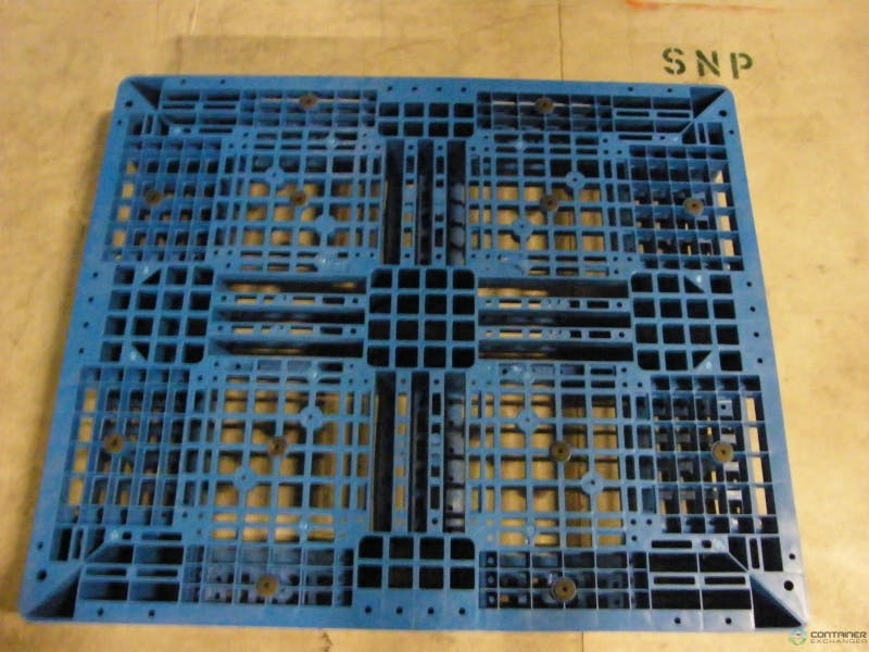 Plastic Pallets For Sale: Used 39x47x6 Stackable Plastic Pallets North Carolina In North Carolina - image 1