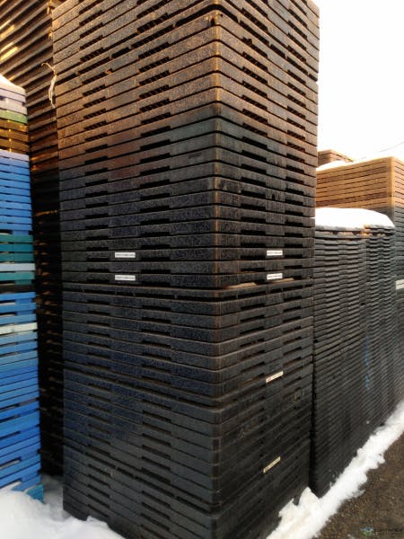 Plastic Pallets For Sale: Used 48x40x5.5 Nestable Shipping Pallets In Ontario - image 2